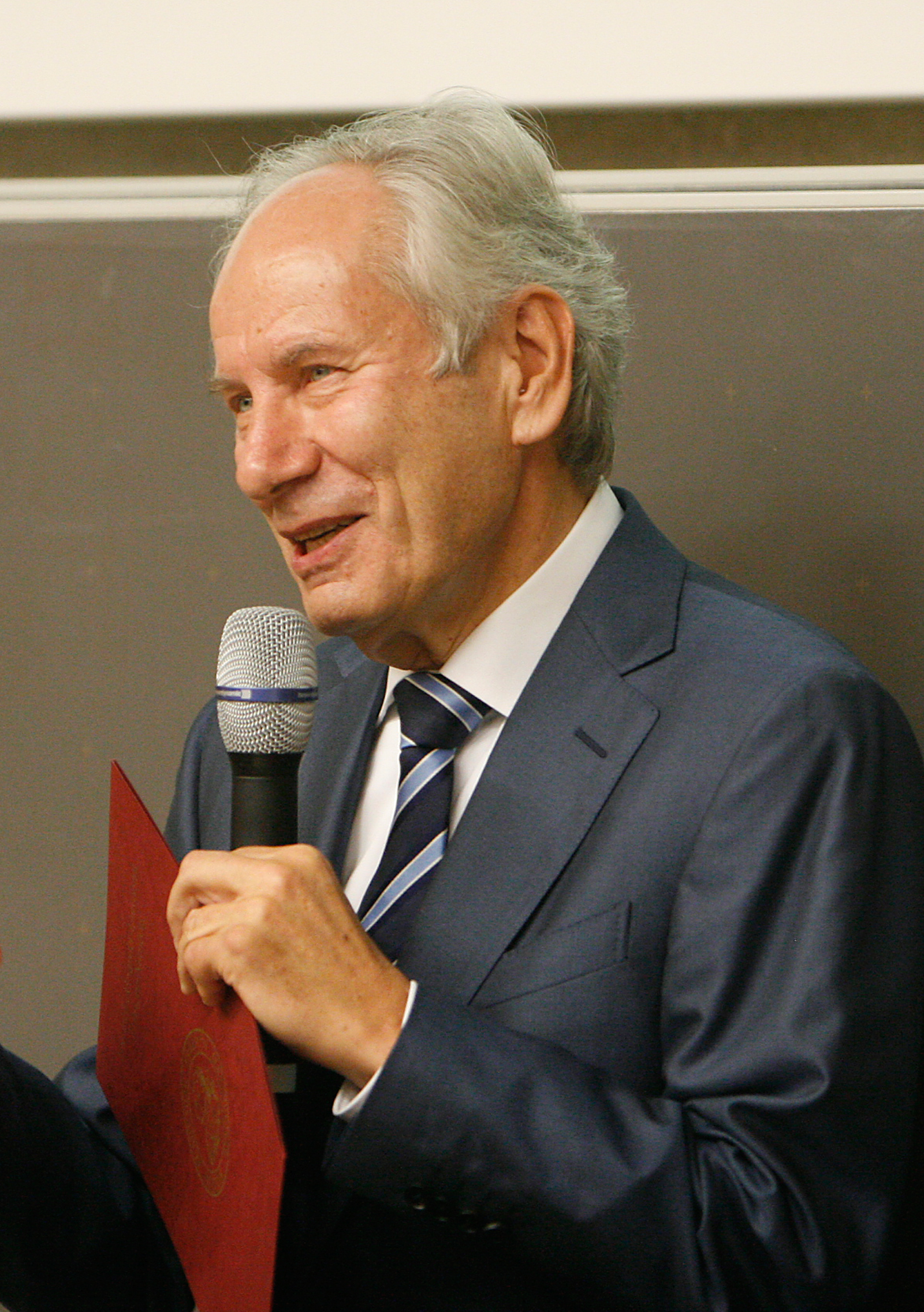 August-Wilhelm Scheer – Dr. Theo and Friedl Schöller Research Center